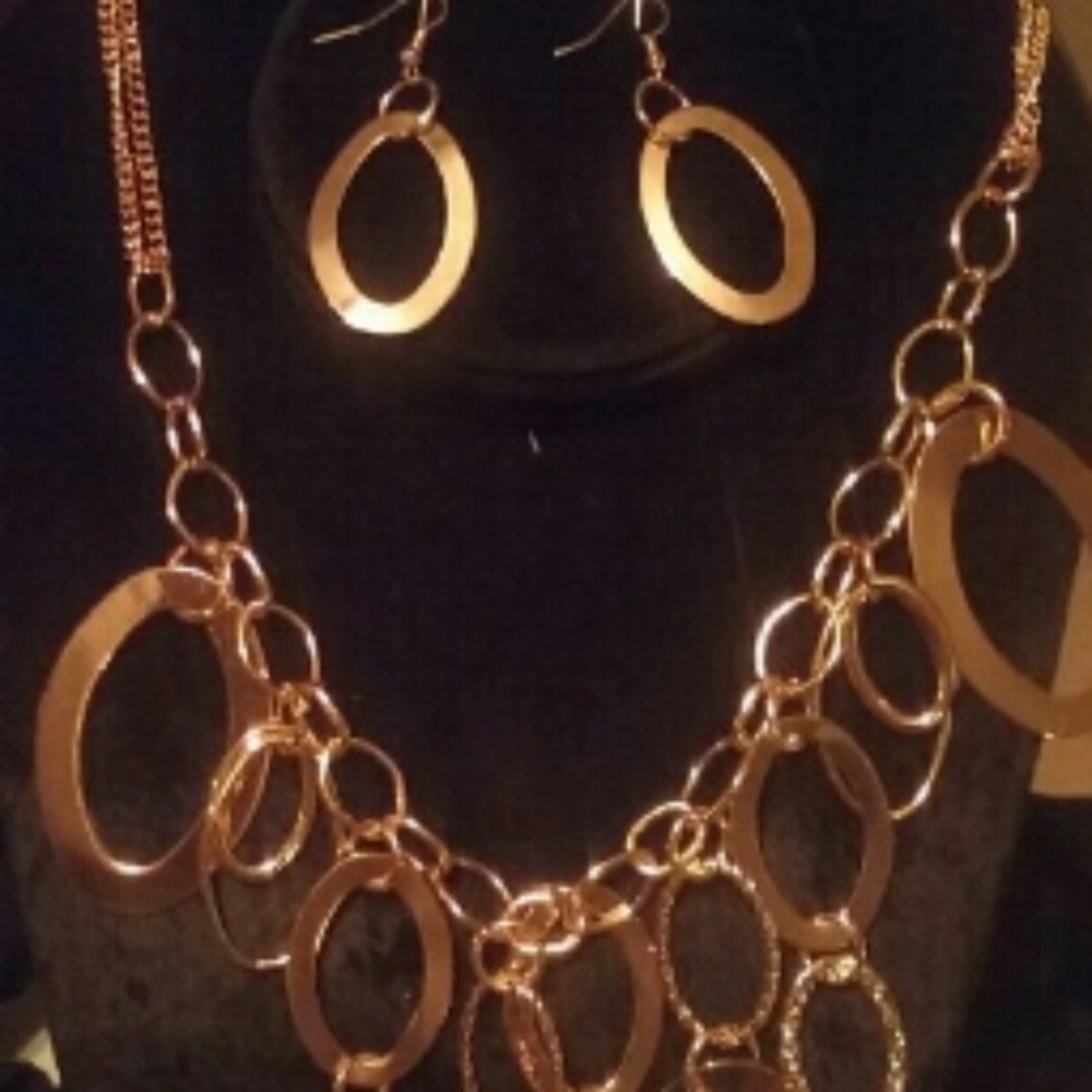 Necklace and earrings set